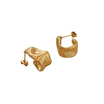 Molten Curve Earrings in 18kt Gold Plate