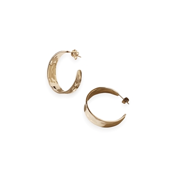 Large C Hoop Hammered Earring in Gold