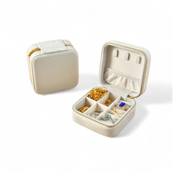 Velvet Squared Travel Box in Cream